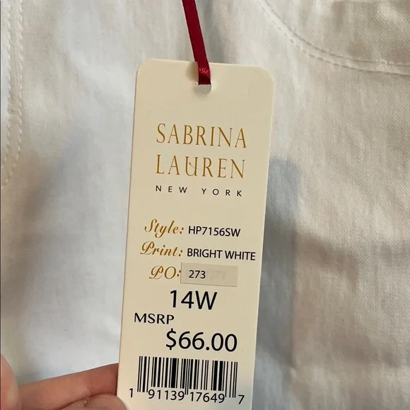 NWT- White Women's Size 14W Shorts - Picture 3 of 6